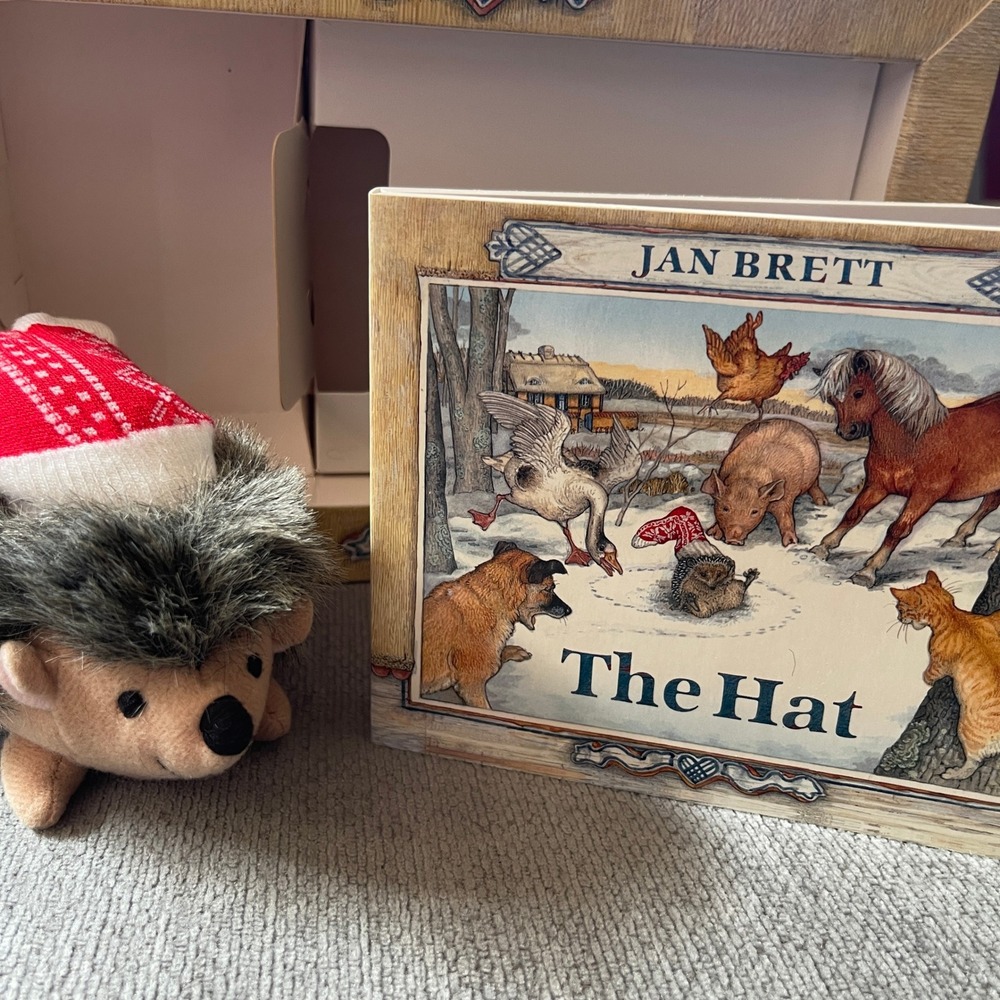Vintage Jan Brett The‎ Hat Board Book and Hedgie Gift Box in Origional Box
